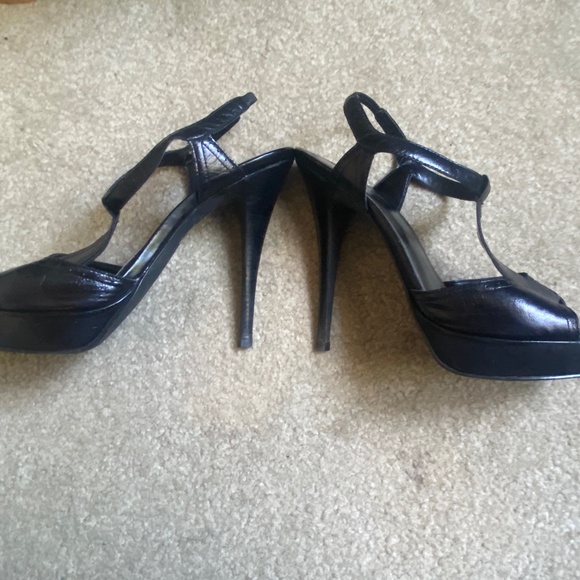 Eva & Zoe Black Leather T-Strap Shoes, Size 8 - Picture 7 of 12